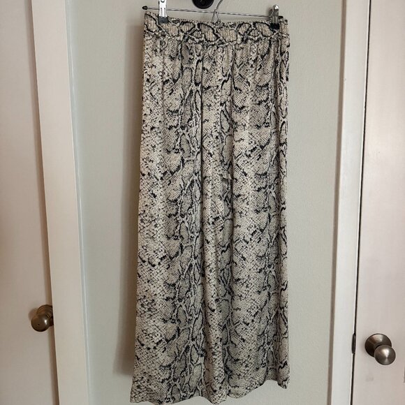 Reformation Silk Snake Skin Cropped Set - Size 8 - Picture 3 of 5